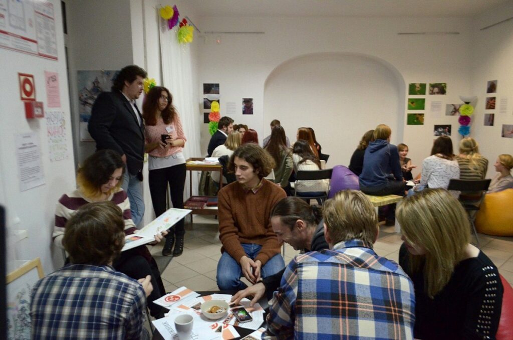 «Проще будет жить в обществе, где человек не будет придираться к другому». Что такое «Живая библиотека»?