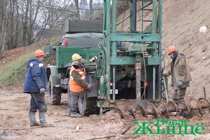 Замковую гору в Новогрудке спасают от оползня. Что происходит с реконструкцией замка