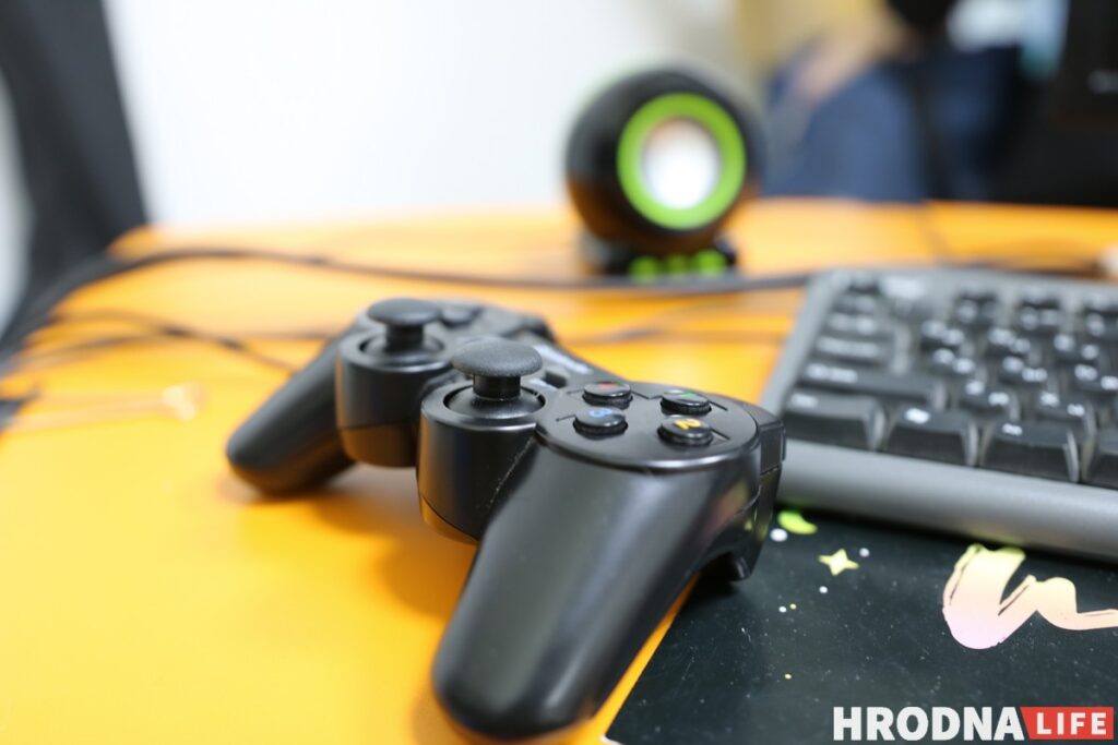 Ночи кино, видеоигры и аэрохоккей. В Гродно открылся игровой клуб «Подвал 24»