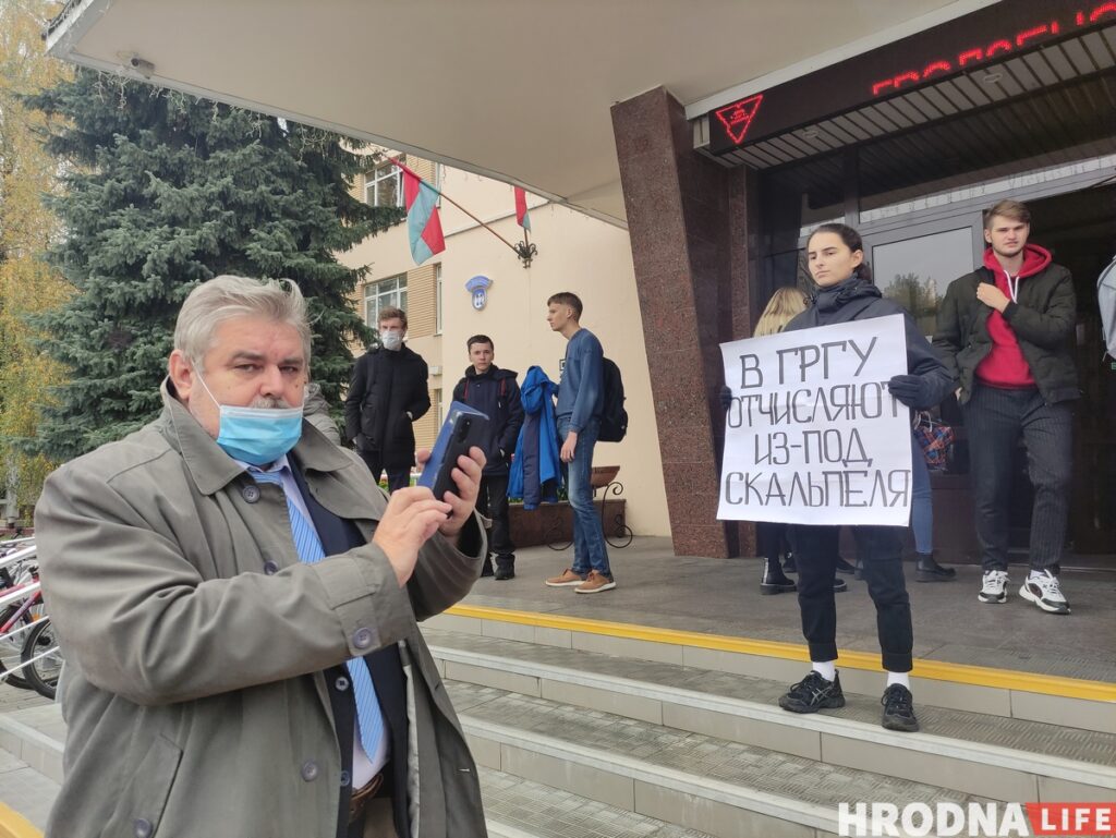 «Если пойду за документами — получу повестку в военкомат». Гродненские студенты о своей судьбе после протестов и отчислений «Если пойду за документами — получу повестку в военкомат». Гродненские студенты о своей судьбе после протестов и отчислений