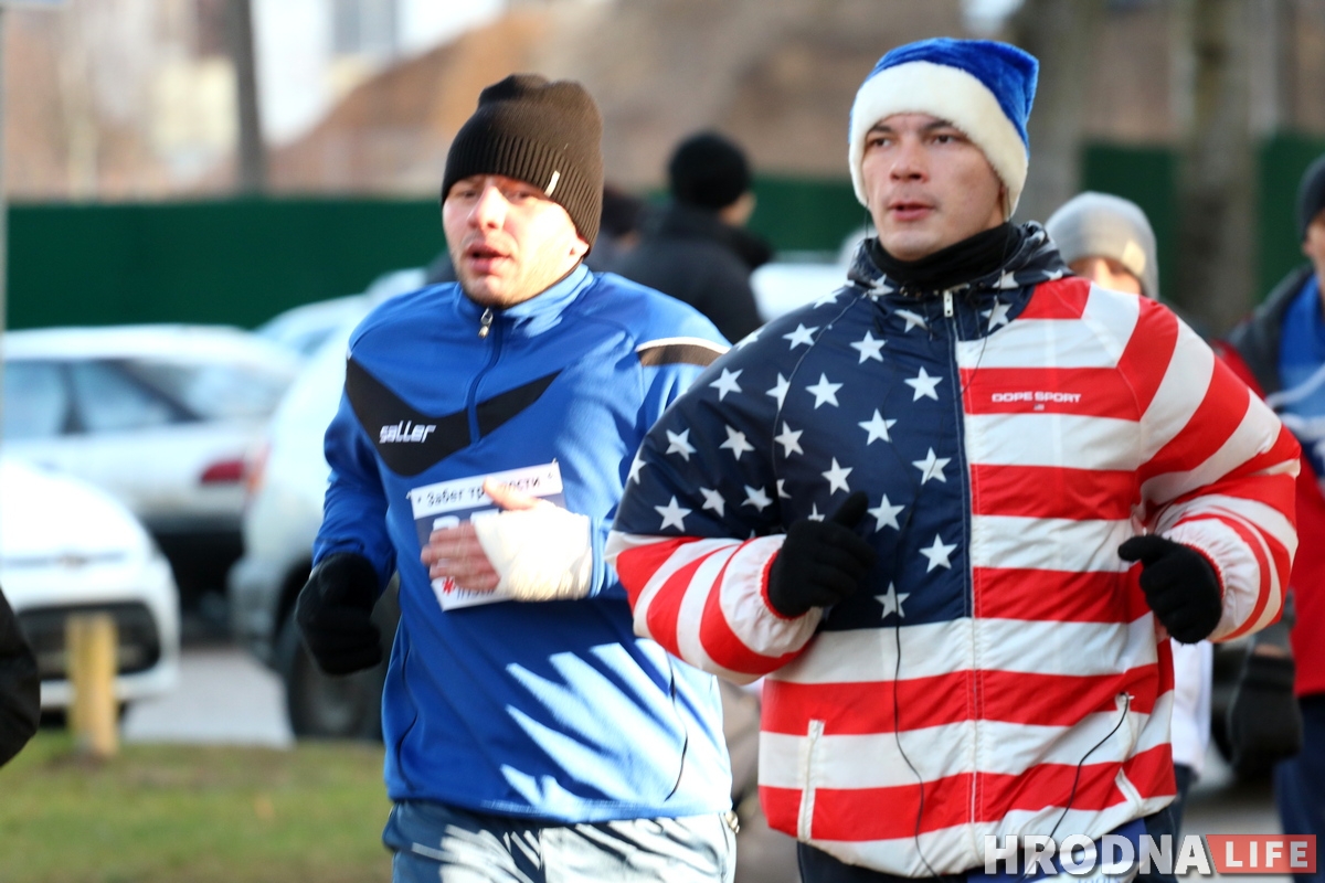 Спасатель из Гродно в полном снаряжении принял участие в «Пробеге трезвости»