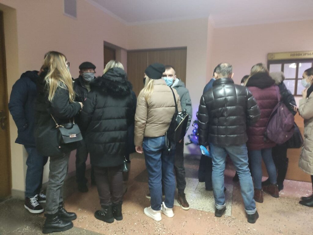 Четырех гродненцев начали судить за насилие над милиционерами у "Галактики". Их обвинили в преступном сговоре