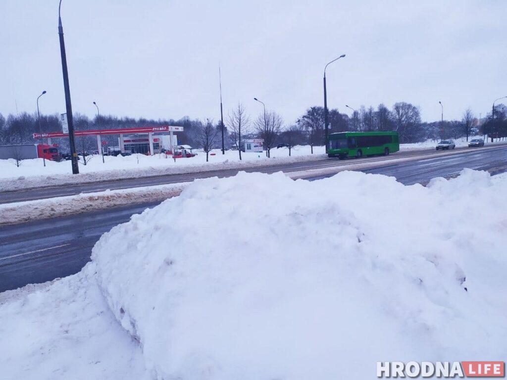 Город фиолетовый, Ольшанка - по новогоднему тарифу. Почему таксисты Гродно любят метель, а горожане - такси