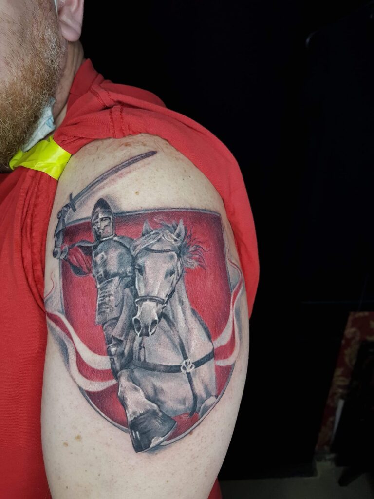 Бежать, сводить или набить еще одну. Владельцы БЧБ-татуировок, — о возможном признании такой символики экстремистской