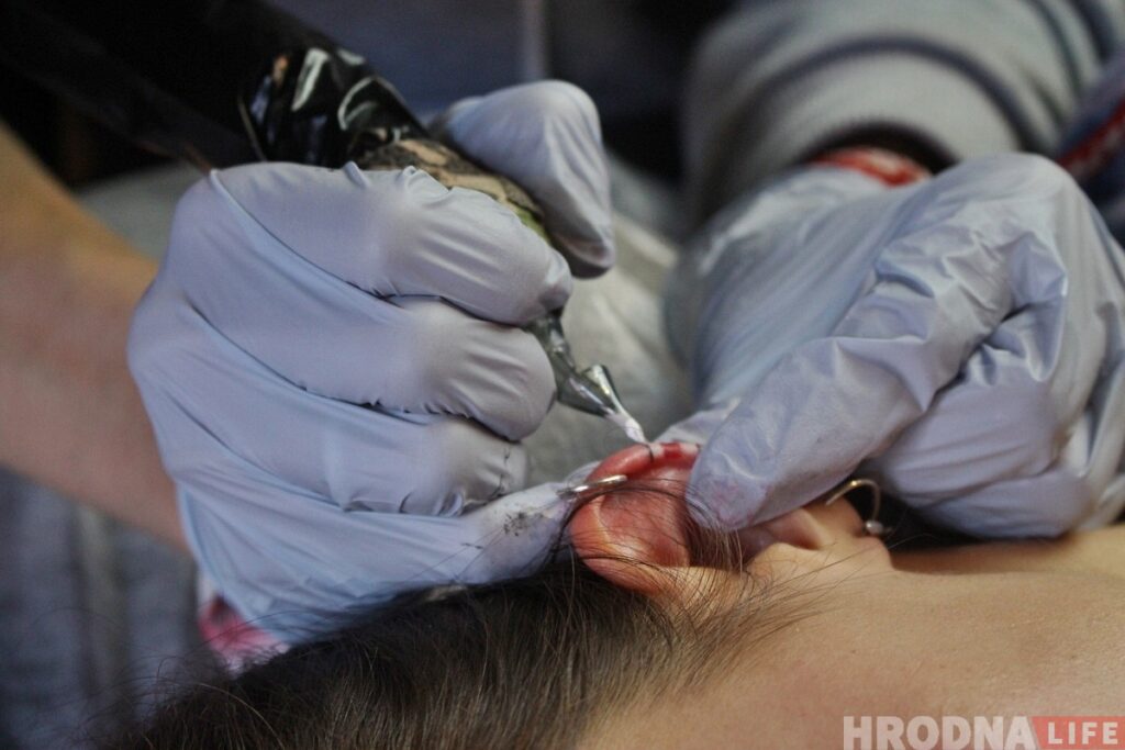 Бежать, сводить или набить еще одну. Владельцы БЧБ-татуировок, — о возможном признании такой символики экстремистской