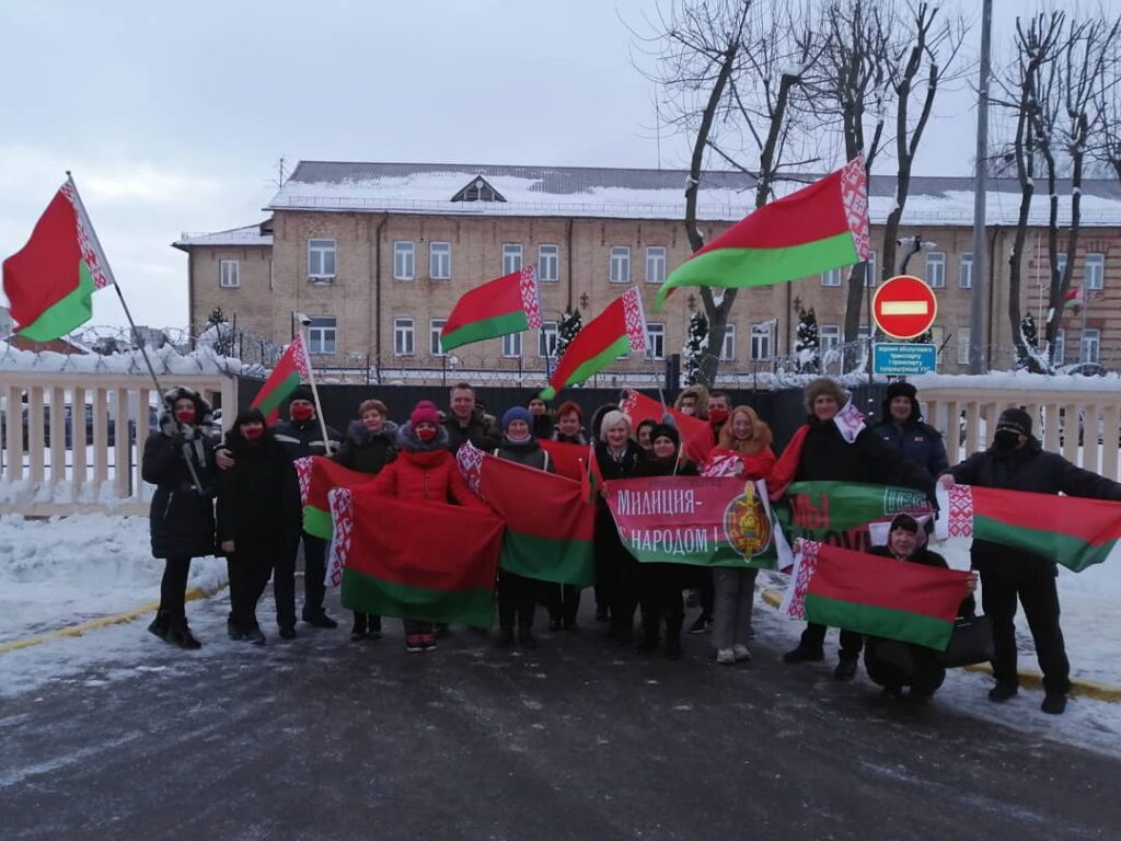 Пикет на улице Красноармейской. Фото из архива Светланы Варяницы / пикеты, митинги, массовые мероприятия