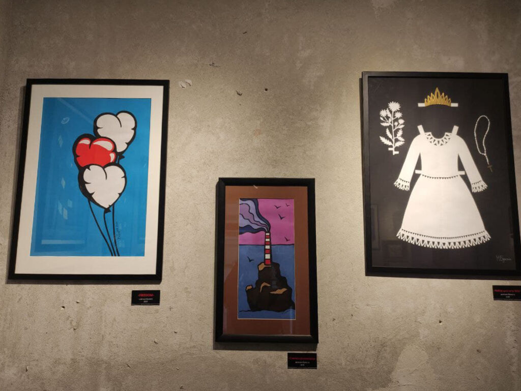 "Кожная карціна - гэта аўтапартрэт". У Гродне ўпершыню адкрылася выстава "буцінанак"