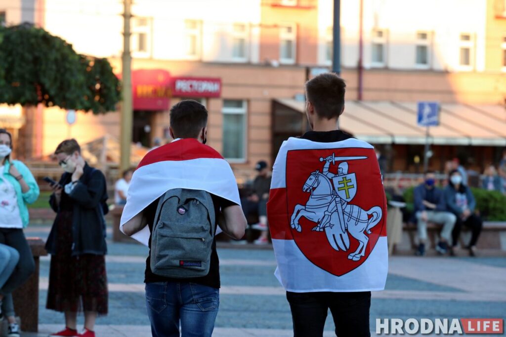 Историки Беларуси направили обращение "Наш сцяг" в Генпрокуратуру