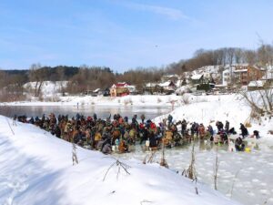 Клюет! Кажется, нашлось самое рыбное место в Гродно Рыбаки на реке Неман возле гродненского порта 21 февраля