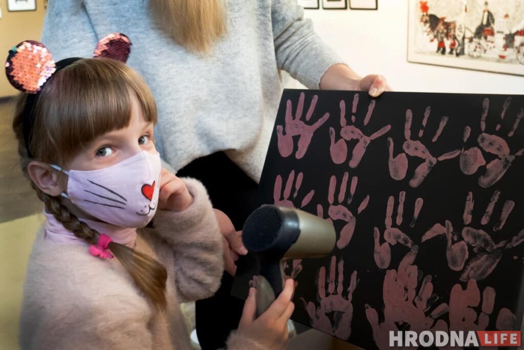 Благотворительность и дело жизни. В Гродно открывается выставка в поддержку детского хосписа