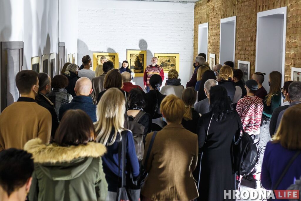 “Меня копируют, значит я чего-то стою”. Выставка Юрия Яковенко “Безвременье” открылась в Гродно