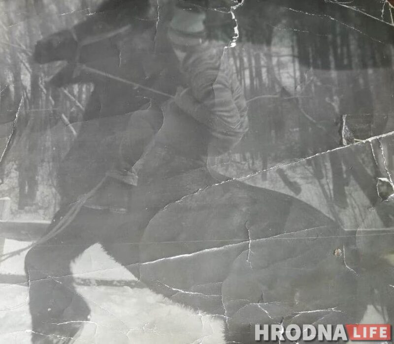 В 16 лет Артур впервые выступил на соревнованиях по конному спорту. Занял второе место, привёз в школу кубок и медаль. Но после этого больше в соревнованиях не участвовал. Признаётся: “Не было желания зря нагружать лошадь”. Фото из личного архива Артура Кунцевича