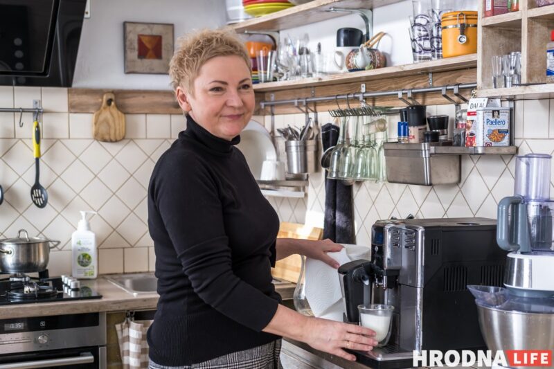 Цветы, колбасы и 10 окон. Семья художников, – о необычной истории своего дома