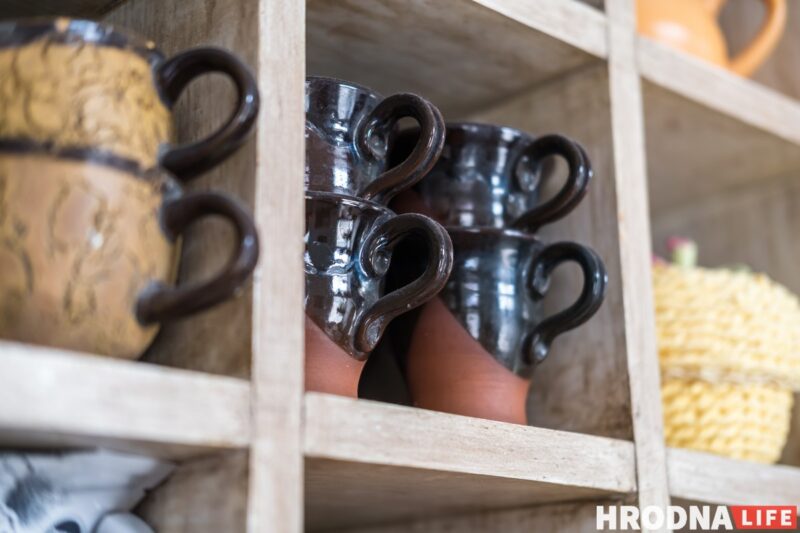 Цветы, колбасы и 10 окон. Семья художников, – о необычной истории своего дома