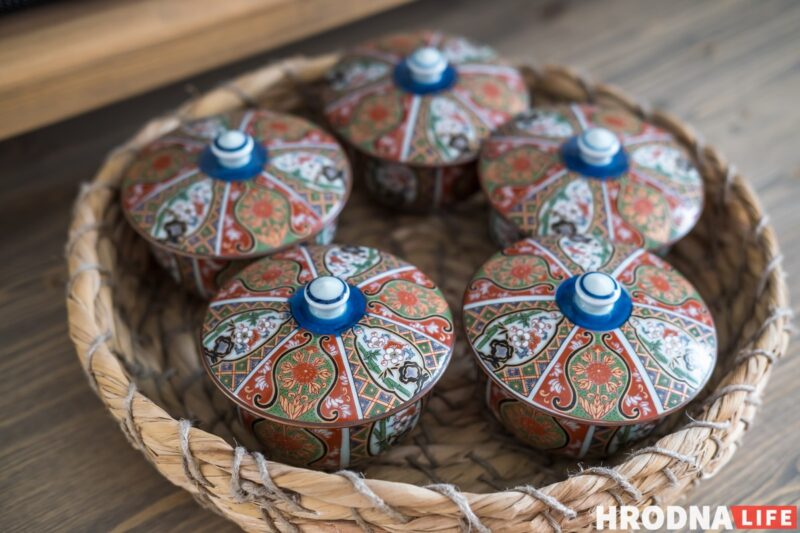 Цветы, колбасы и 10 окон. Семья художников, – о необычной истории своего дома