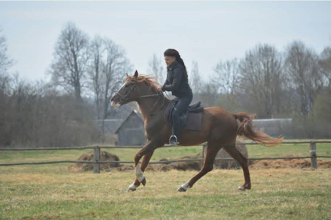 От сотрясения спасли афрокосички, от переломов - "стилы". Гродненцы рассказали, как любимая одежда и прически защитили их от травм