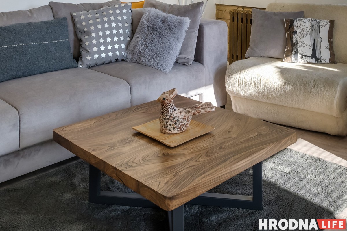 Цветы, колбасы и 10 окон. Семья художников, – о необычной истории своего дома