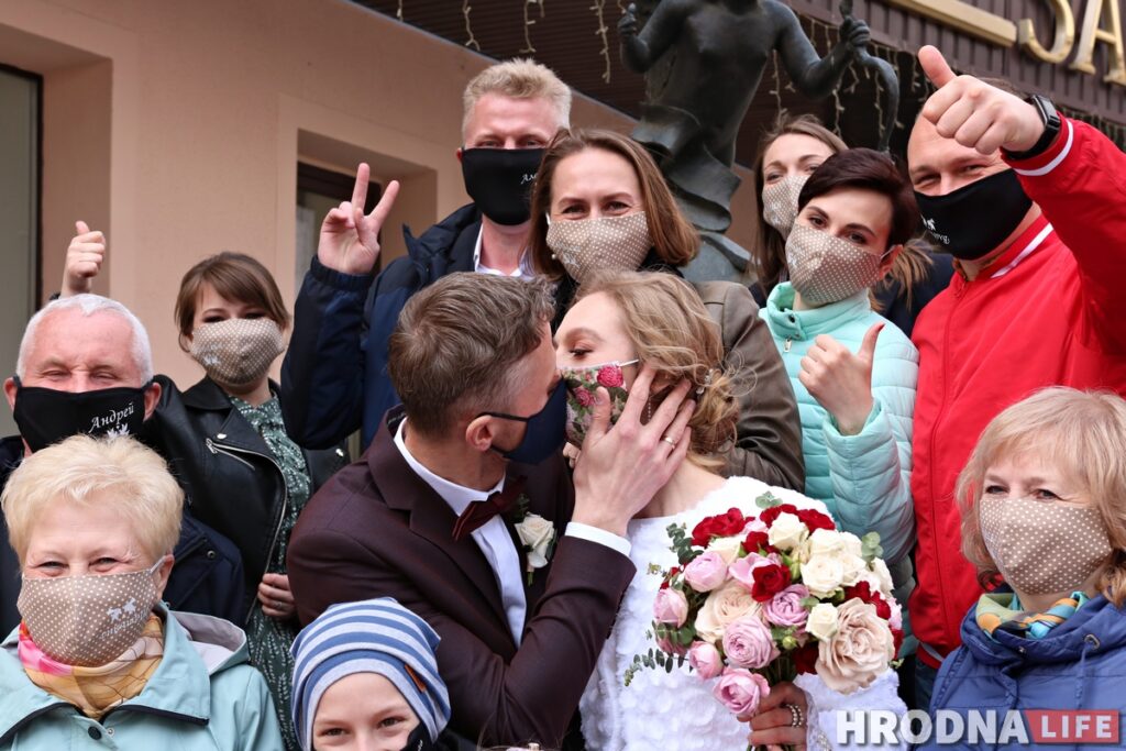 Как мы прожили год коронавируса в Гродно: действия властей, взаимопомощь общества и цифры, в которые не верил никто