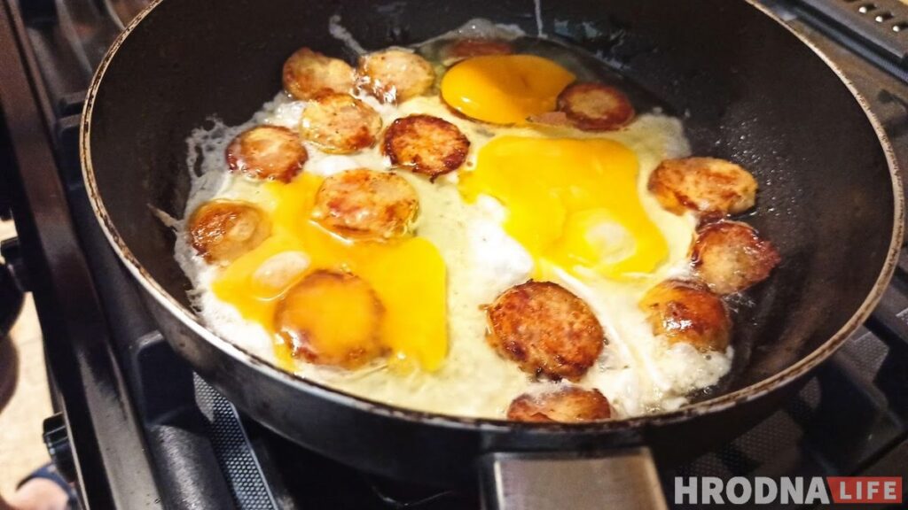 Готовь быстро, ешь медленно. Воскресный завтрак с кокосовыми сырниками и детективом