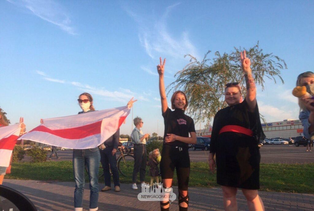 Гродненку будут судить за БЧБ-штору. Милиция посчитала декор пикетированием