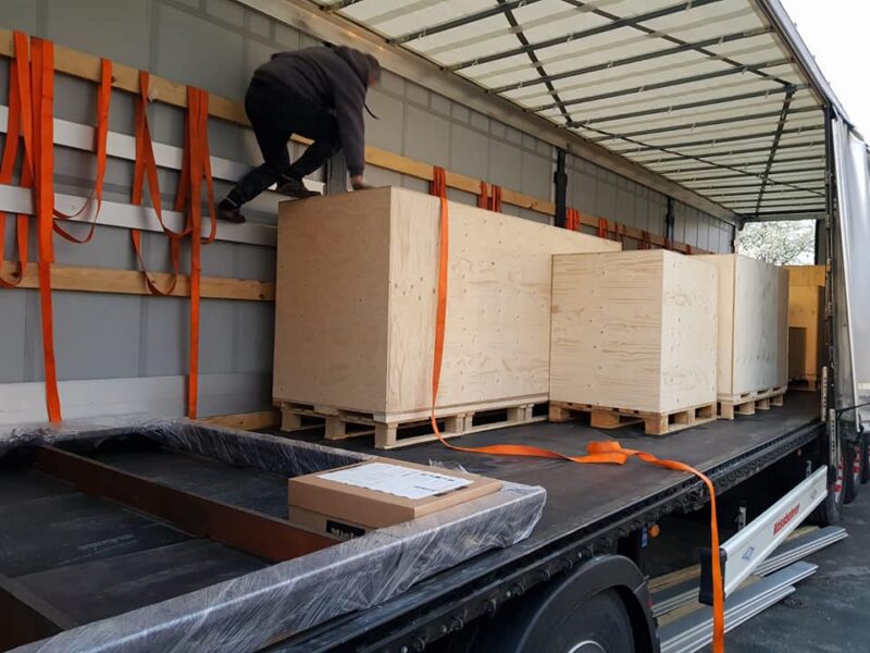 У Гродна прывезлі разны алтар для кірхі. Яму больш за 100 гадоў