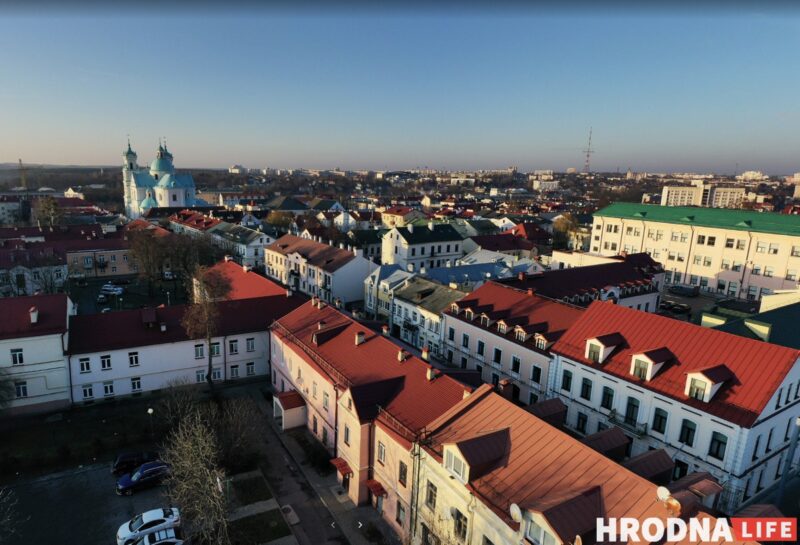 «В каждом окне по открытке». Творческая семья, - о своей квартире на чердаке