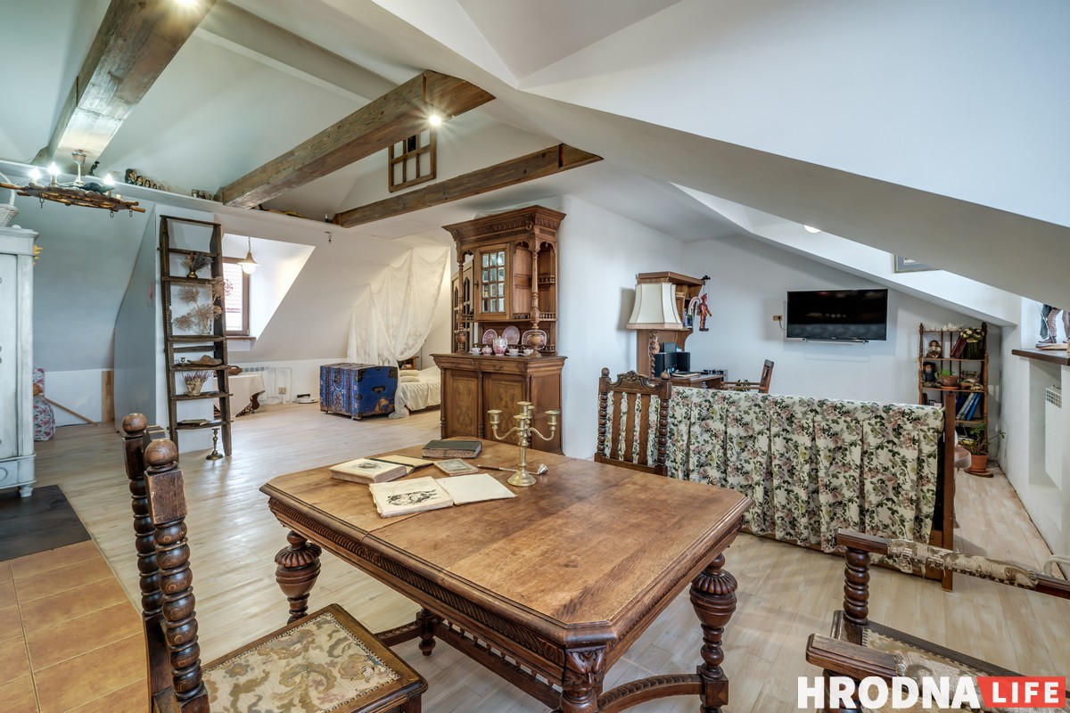 «В каждом окне по открытке». Творческая семья, - о своей квартире на чердаке