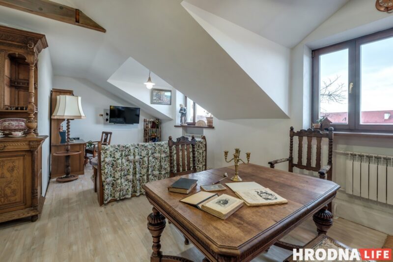 «В каждом окне по открытке». Творческая семья, - о своей квартире на чердаке