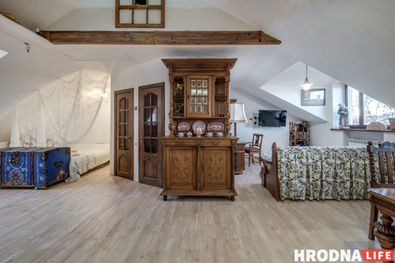 «В каждом окне по открытке». Творческая семья, - о своей квартире на чердаке