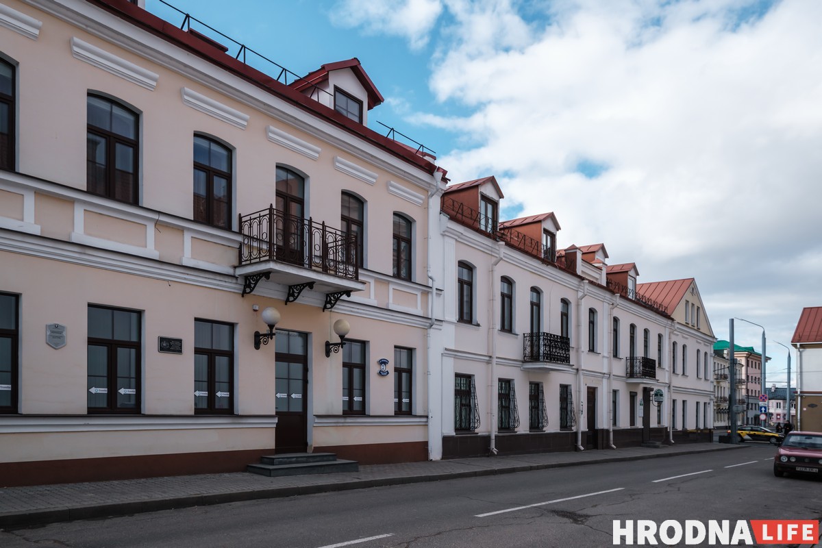 «В каждом окне по открытке». Творческая семья, - о своей квартире на чердаке