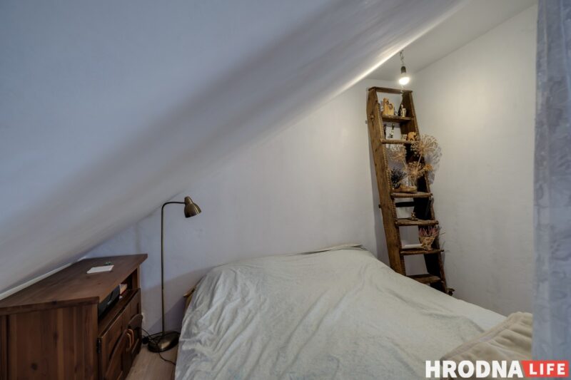 «В каждом окне по открытке». Творческая семья, - о своей квартире на чердаке