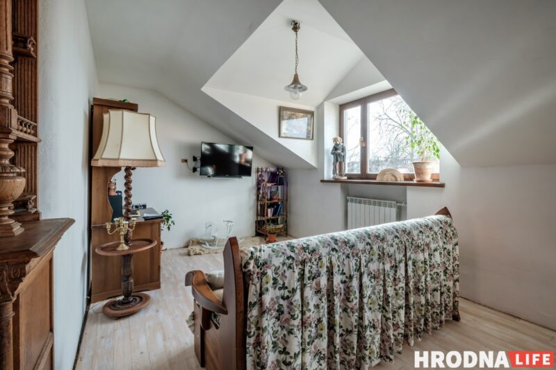 «В каждом окне по открытке». Творческая семья, - о своей квартире на чердаке