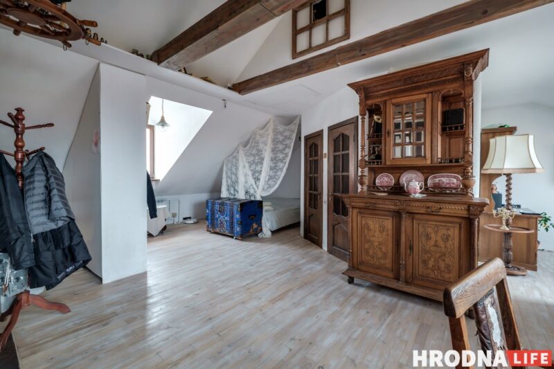 «В каждом окне по открытке». Творческая семья, - о своей квартире на чердаке