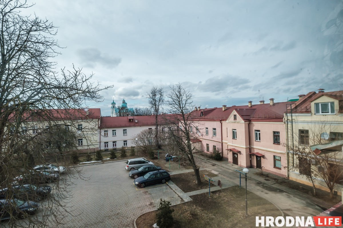 «В каждом окне по открытке». Творческая семья, - о своей квартире на чердаке