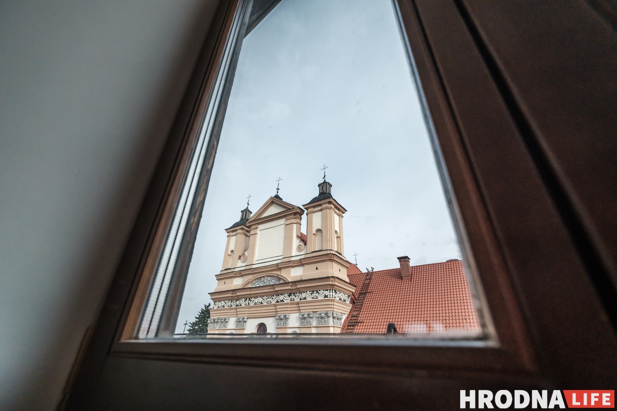 «В каждом окне по открытке». Творческая семья, - о своей квартире на чердаке