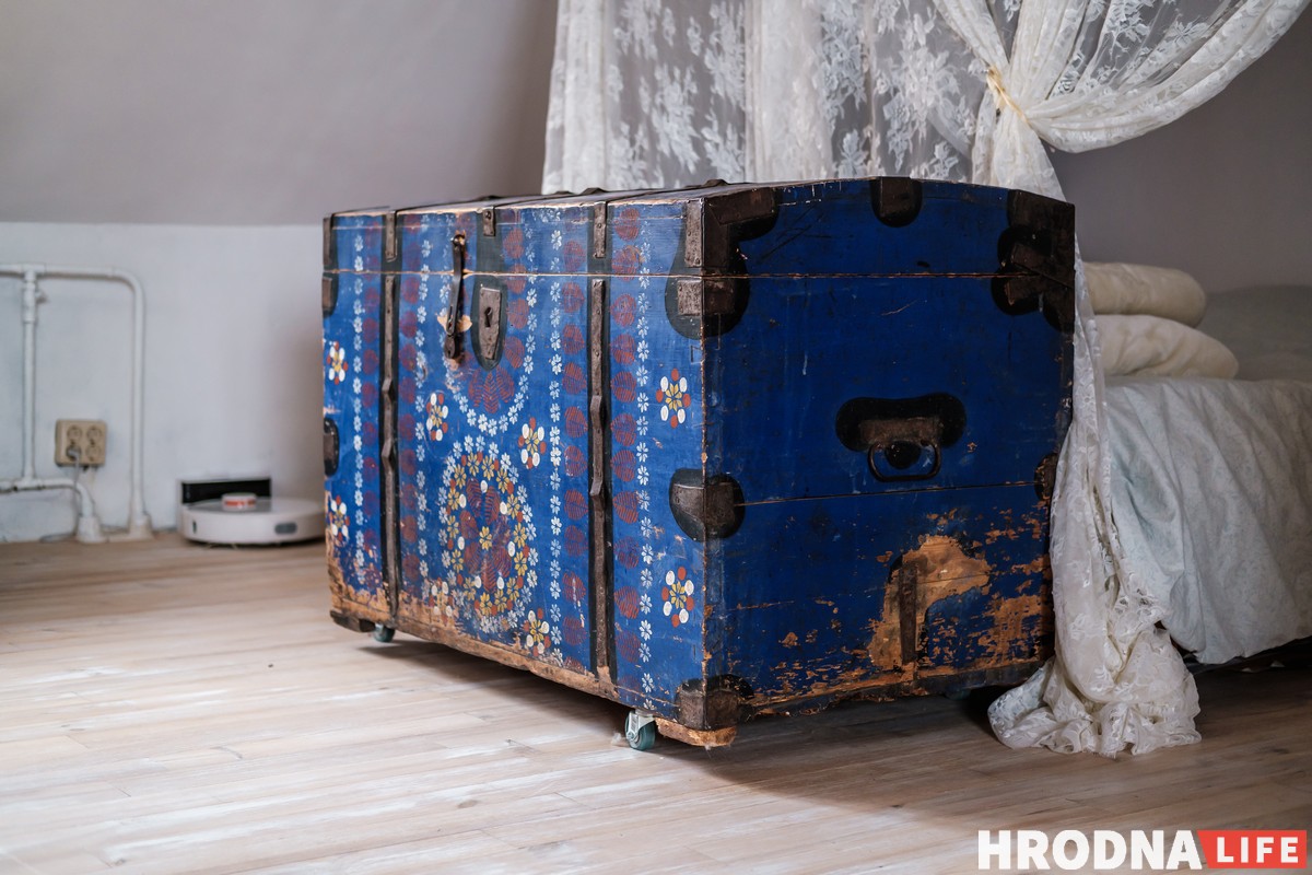 «В каждом окне по открытке». Творческая семья, - о своей квартире на чердаке