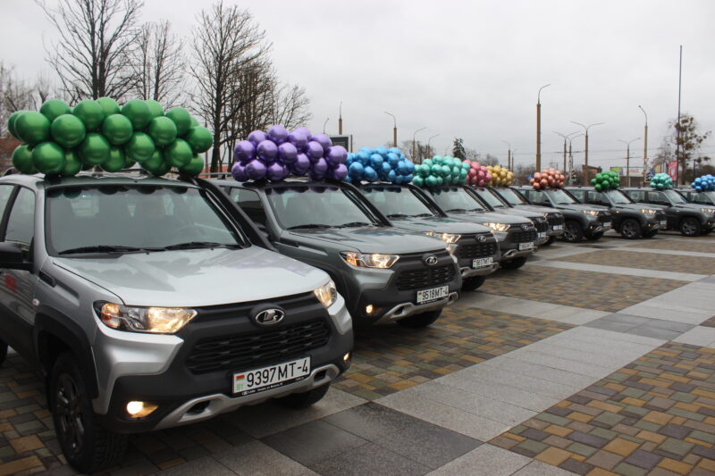 "Табачка" подарила поликлиникам Гродно новые внедорожники. В марте  поликлиники объявляли их закупку