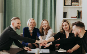 Переиграть судьбу помогут "Нити дружбы". В Гродно готовят патронатных воспитателей для подростков из детского дома Нити дружбы, патронатные воспитатели