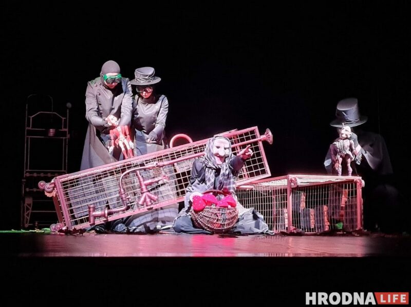 Медведь-оборотень на сцене: Гродненский театр кукол показал премьеру «Локиса»