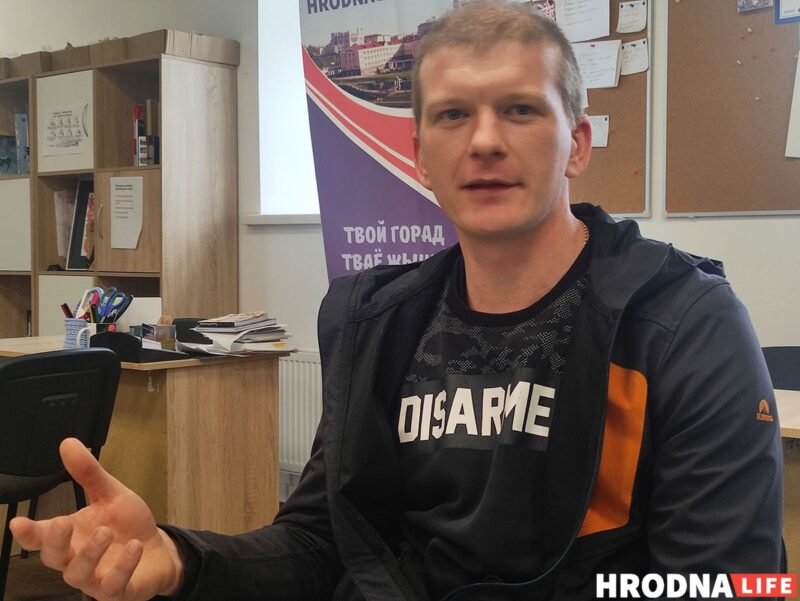 Уволенный во время протестов сотрудник “Гродножилстрой” полгода судится с предприятием. Узнали, зачем ему это нужно