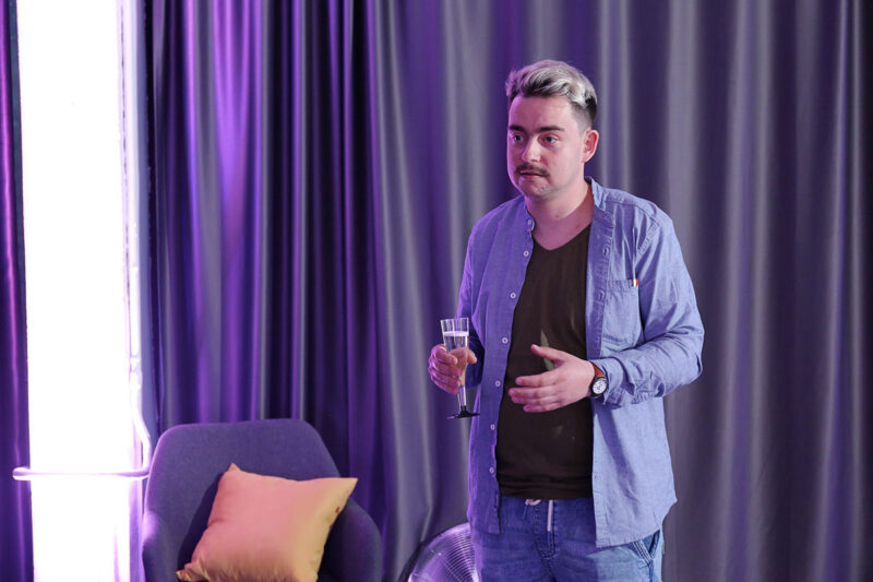 “Полная свобода творчества”. В Гродно открылась новая фотостудия-“конструктор” с живой фотозоной