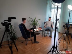 Руслан Кулевич берет интервью у Юрия Ровового, сопредседателя стачкома "Гродно Азот"