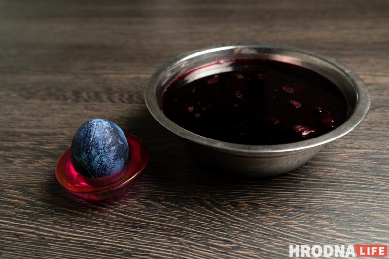 "Пафарбавалі ўсё, акрамя яек". Перад Вялікаднем праверылі 7 спосабаў афарбоўкі яек - працуюць не ўсе