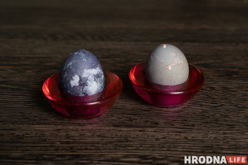 “Покрасилось всё, кроме яиц”. Перед Пасхой проверили 7 способов окраски яиц - работают не все