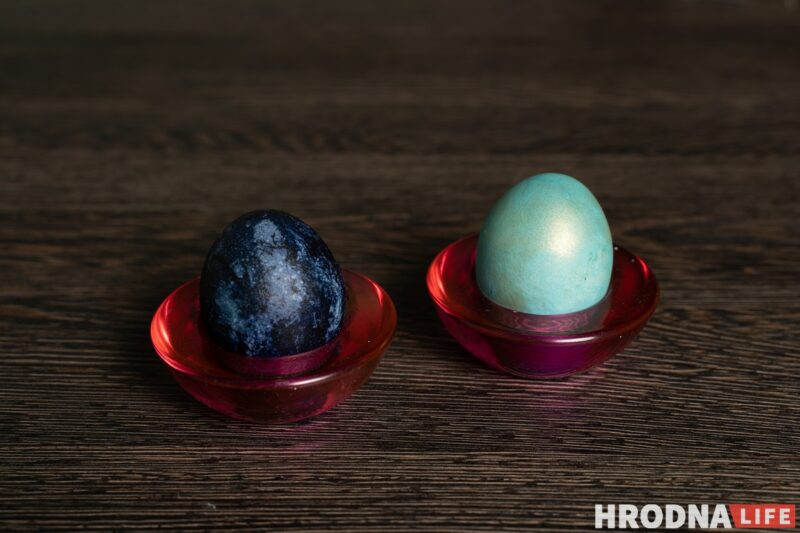 “Покрасилось всё, кроме яиц”. Перед Пасхой проверили 7 способов окраски яиц - работают не все
