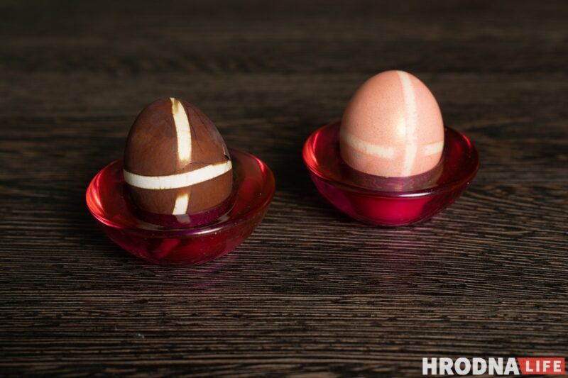 “Покрасилось всё, кроме яиц”. Перед Пасхой проверили 7 способов окраски яиц - работают не все