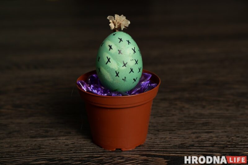 “Покрасилось всё, кроме яиц”. Перед Пасхой проверили 7 способов окраски яиц - работают не все