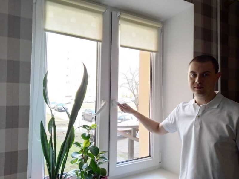 Пяцікамерны профіль і ўсталяванне на ўзроўні. Як зэканоміць на вокнах без шкоды для ўтульнасці