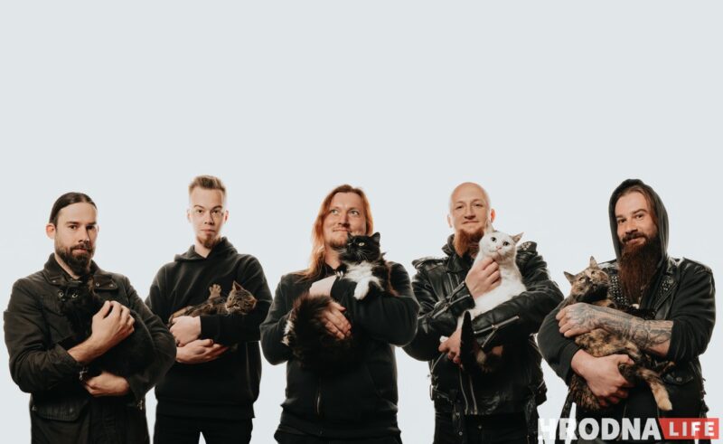 Rammstein и котики. Два брата, два айтишника и путеец сыграют в Гродно трибьют любимой группы Музыканты из Гродно повторили не только песни Rammstein, но и их известное фото