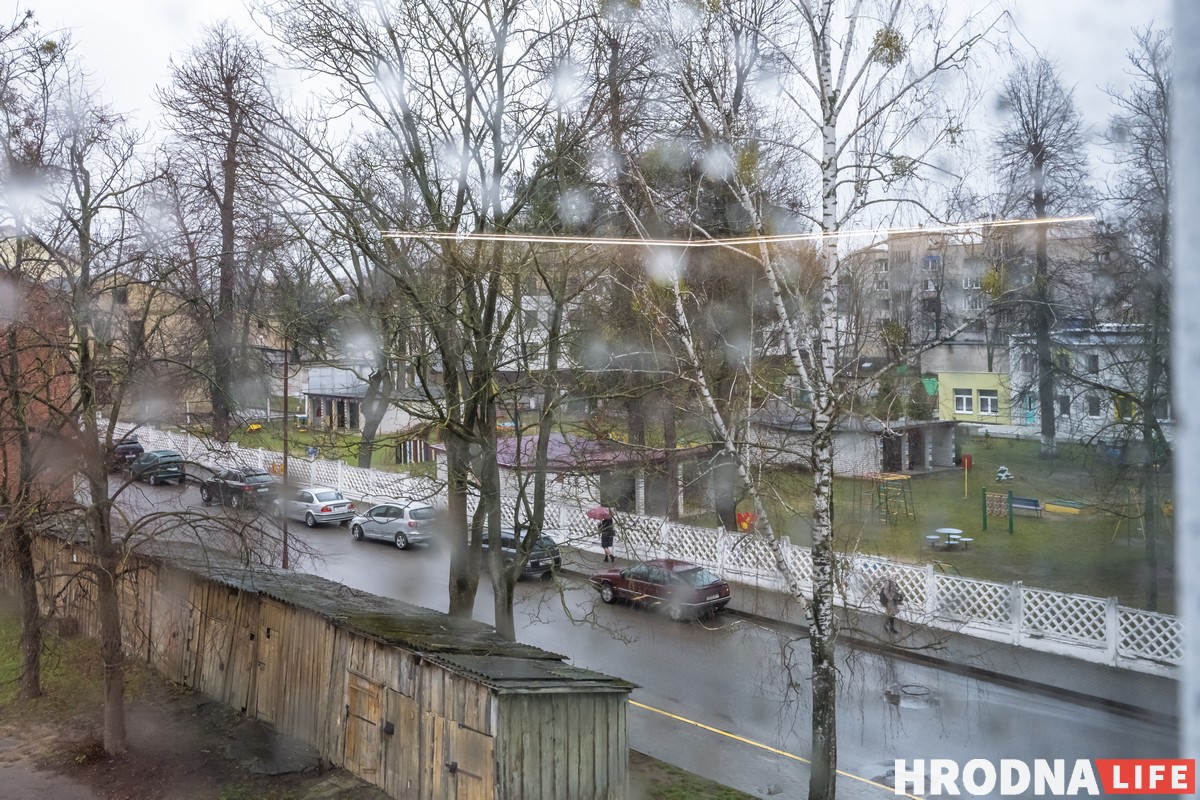 Японские сюжеты и жёлтый кирпич. Дизайнерка — о жизни нескольких поколений в одной квартире